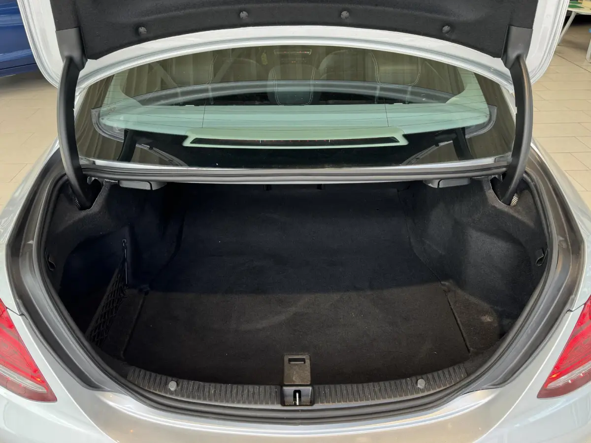 C180 Prestige Automaat | Nieuwe APK! | Navigatie | LED Verlichting | Dode Hoek Detectie | Panorama schuif/Kanteldak, Elektrisch | Stoelverwarming | PDC | Automatische Airco | 17"Lmv | Halfle
