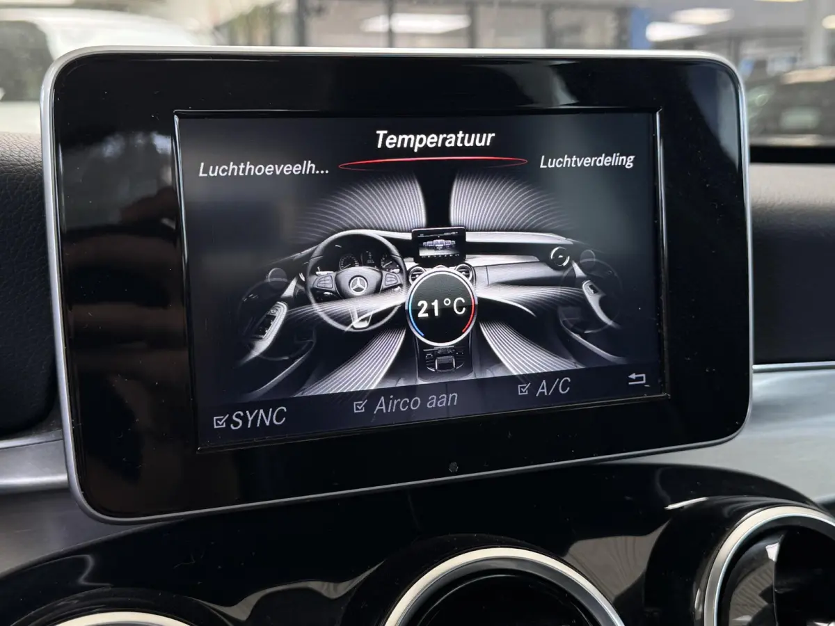 C180 Prestige Automaat | Nieuwe APK! | Navigatie | LED Verlichting | Dode Hoek Detectie | Panorama schuif/Kanteldak, Elektrisch | Stoelverwarming | PDC | Automatische Airco | 17"Lmv | Halfle