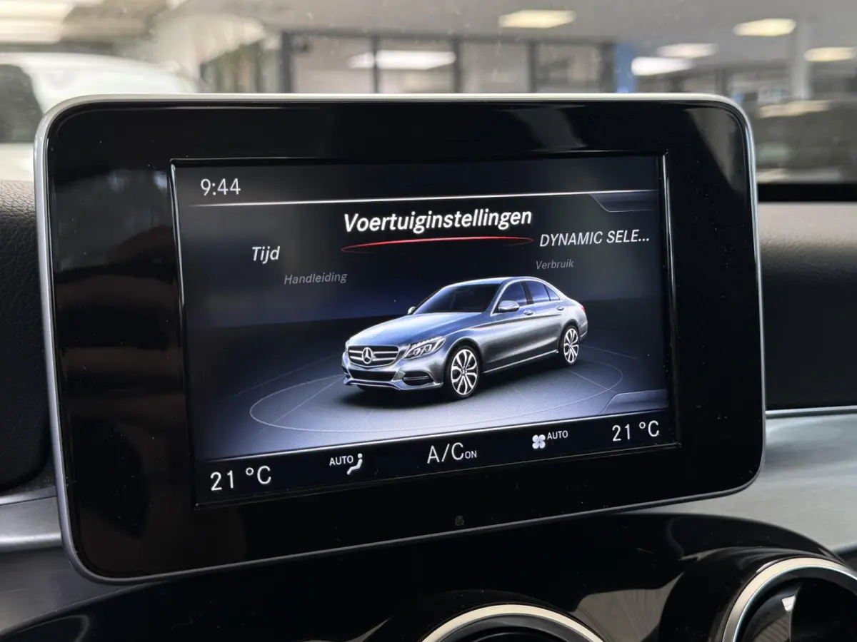 C180 Prestige Automaat | Nieuwe APK! | Navigatie | LED Verlichting | Dode Hoek Detectie | Panorama schuif/Kanteldak, Elektrisch | Stoelverwarming | PDC | Automatische Airco | 17"Lmv | Halfle