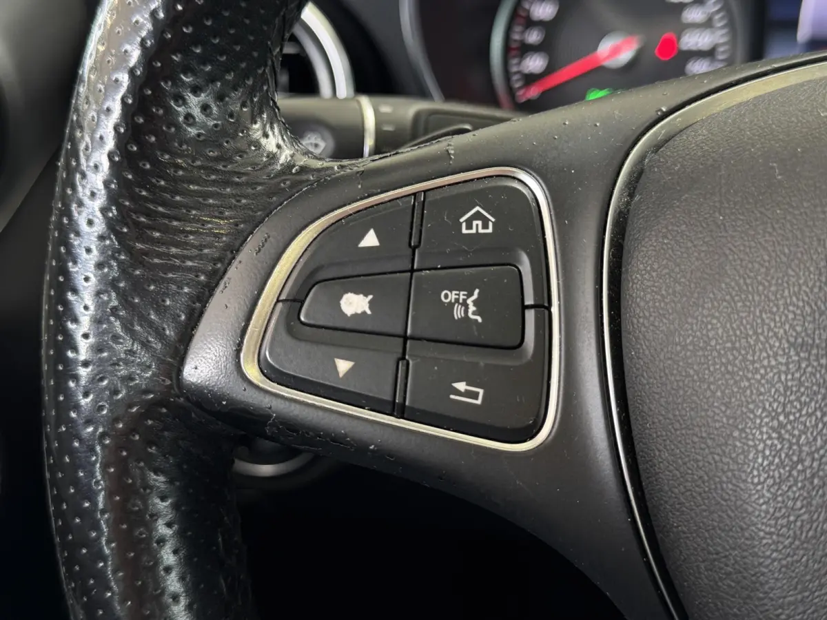 C180 Prestige Automaat | Nieuwe APK! | Navigatie | LED Verlichting | Dode Hoek Detectie | Panorama schuif/Kanteldak, Elektrisch | Stoelverwarming | PDC | Automatische Airco | 17"Lmv | Halfle