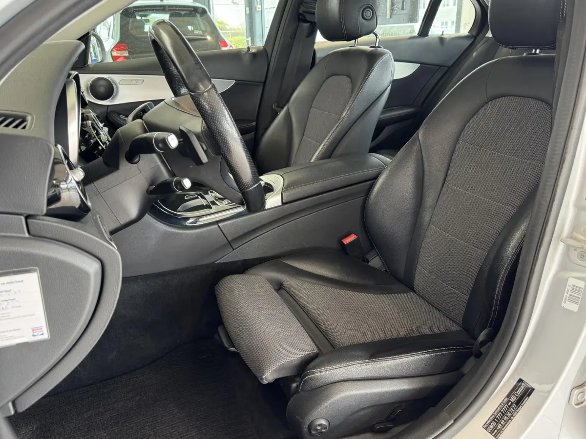 C180 Prestige Automaat | Nieuwe APK! | Navigatie | LED Verlichting | Dode Hoek Detectie | Panorama schuif/Kanteldak, Elektrisch | Stoelverwarming | PDC | Automatische Airco | 17"Lmv | Halfle