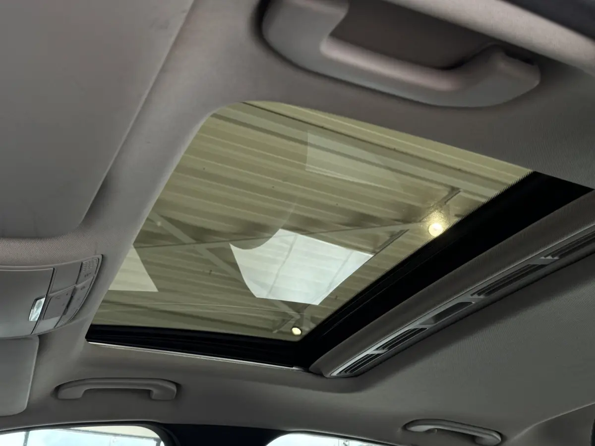 C180 Prestige Automaat | Nieuwe APK! | Navigatie | LED Verlichting | Dode Hoek Detectie | Panorama schuif/Kanteldak, Elektrisch | Stoelverwarming | PDC | Automatische Airco | 17"Lmv | Halfle