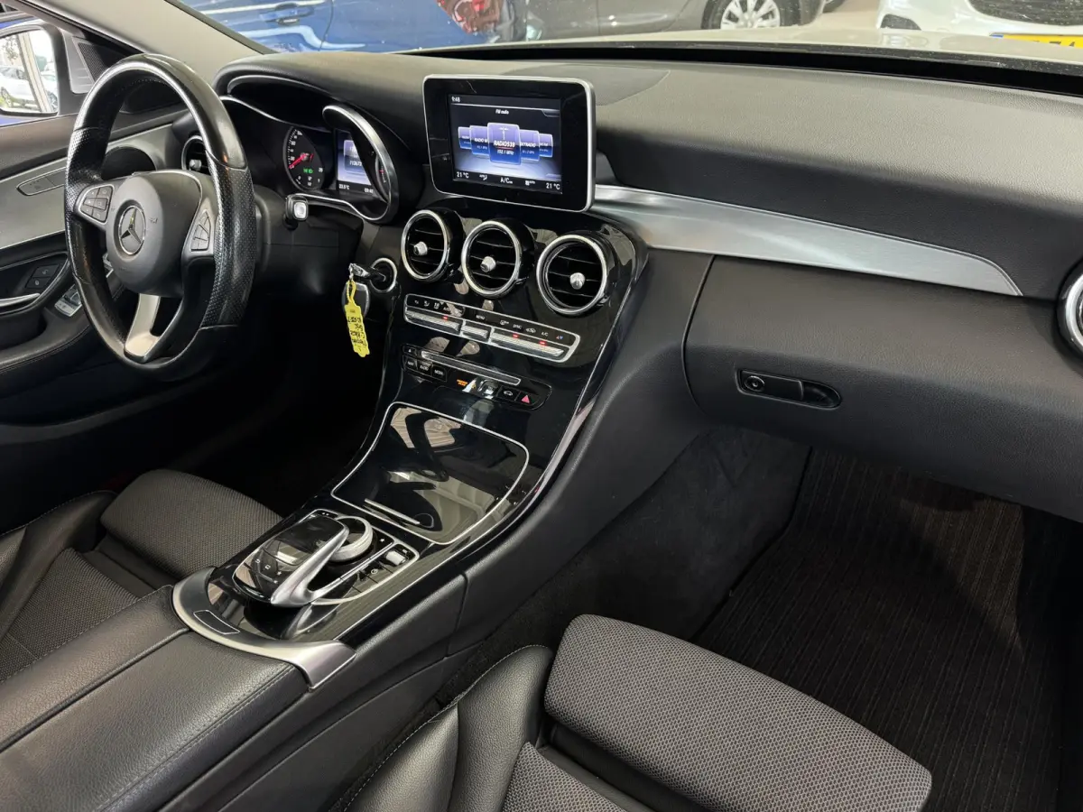 C180 Prestige Automaat | Nieuwe APK! | Navigatie | LED Verlichting | Dode Hoek Detectie | Panorama schuif/Kanteldak, Elektrisch | Stoelverwarming | PDC | Automatische Airco | 17"Lmv | Halfle