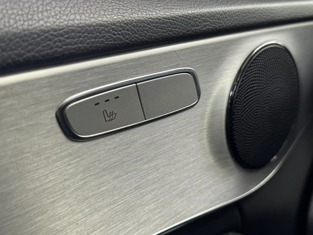 C180 Prestige Automaat | Nieuwe APK! | Navigatie | LED Verlichting | Dode Hoek Detectie | Panorama schuif/Kanteldak, Elektrisch | Stoelverwarming | PDC | Automatische Airco | 17"Lmv | Halfle