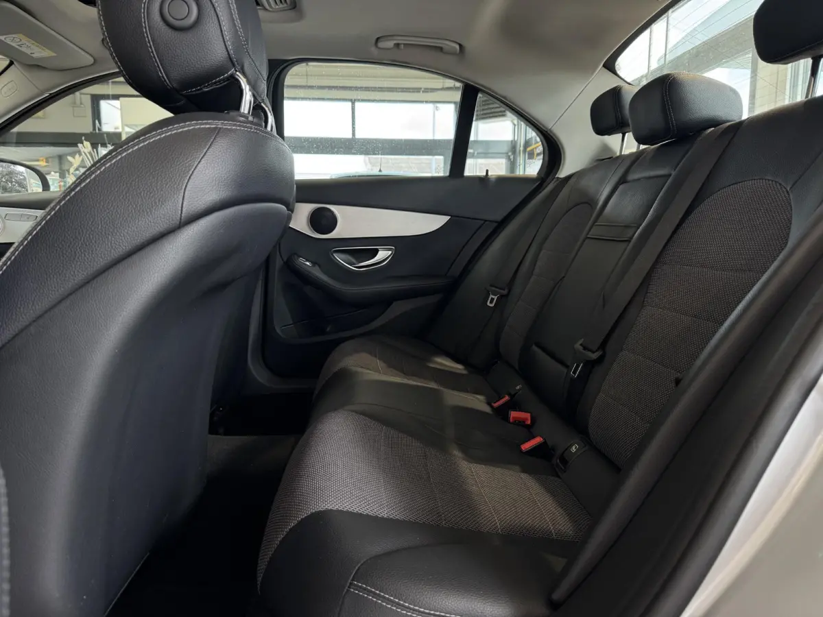 C180 Prestige Automaat | Nieuwe APK! | Navigatie | LED Verlichting | Dode Hoek Detectie | Panorama schuif/Kanteldak, Elektrisch | Stoelverwarming | PDC | Automatische Airco | 17"Lmv | Halfle