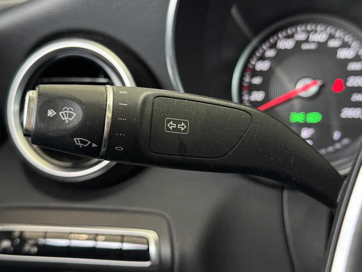 C180 Prestige Automaat | Nieuwe APK! | Navigatie | LED Verlichting | Dode Hoek Detectie | Panorama schuif/Kanteldak, Elektrisch | Stoelverwarming | PDC | Automatische Airco | 17"Lmv | Halfle
