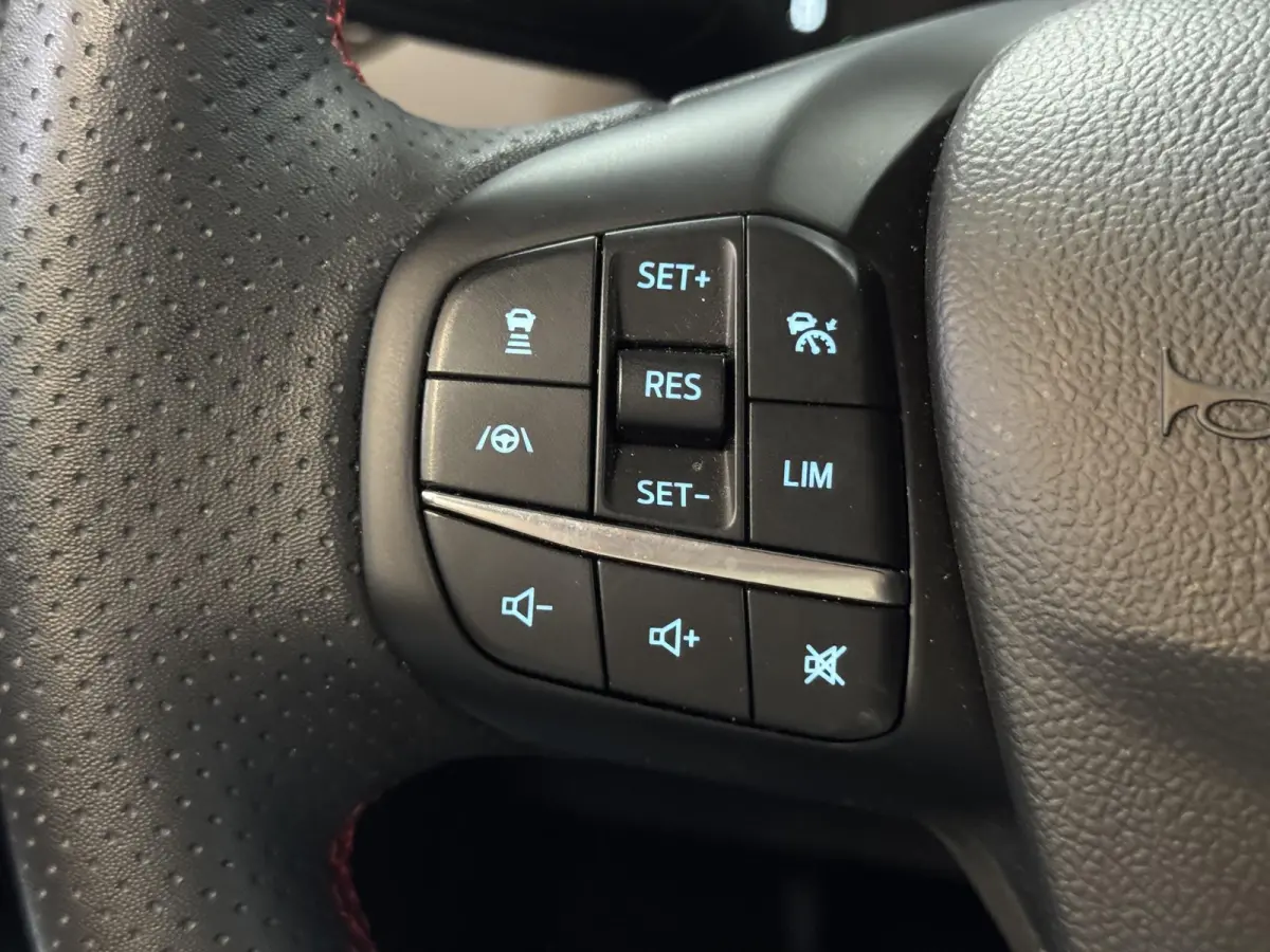1.0 EcoBoost MildHybrid ST Line | ACC | Camera | Navi | Carplay | Clima | PDC voor + achter | Lm velgen | ( Vestiging - Vianen, 0347-371248 )