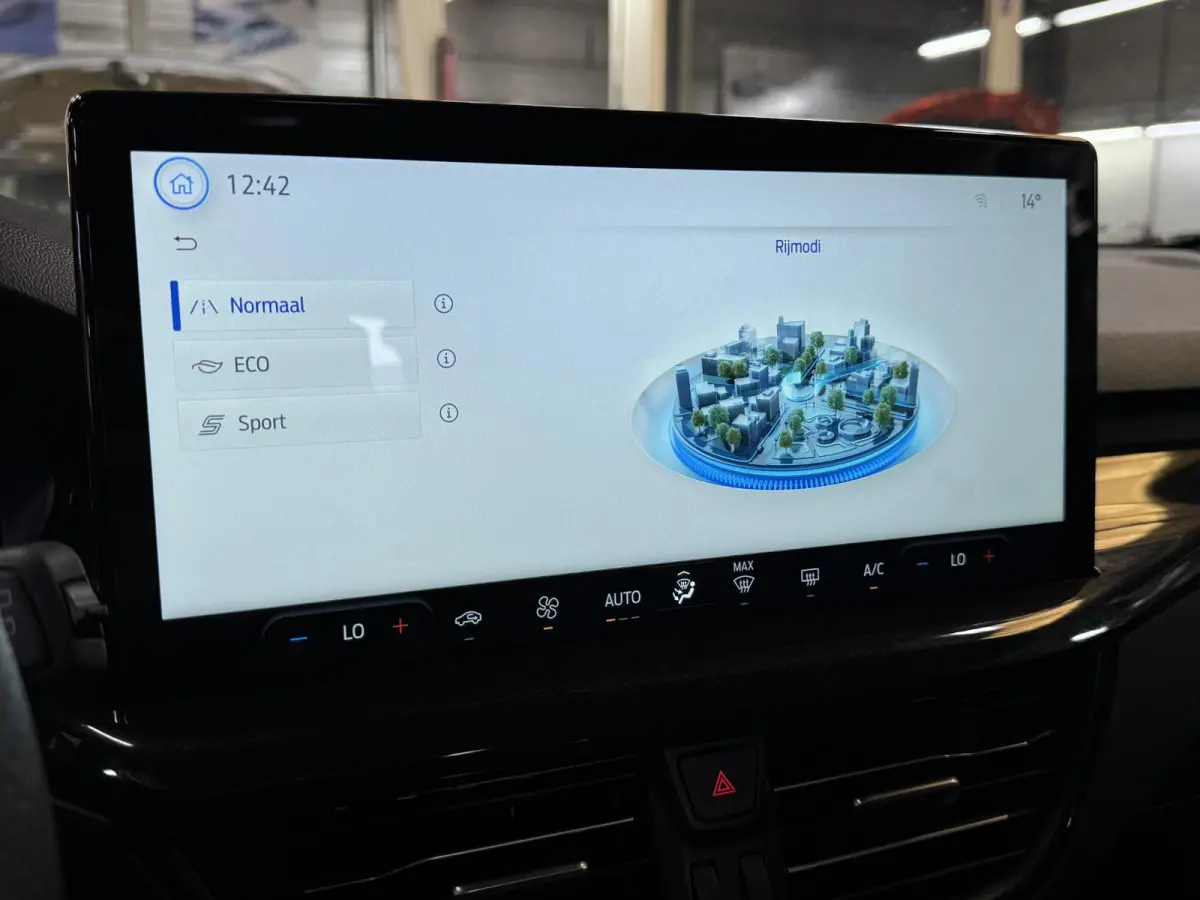 1.0 EcoBoost MildHybrid ST Line | ACC | Camera | Navi | Carplay | Clima | PDC voor + achter | Lm velgen | ( Vestiging - Vianen, 0347-371248 )