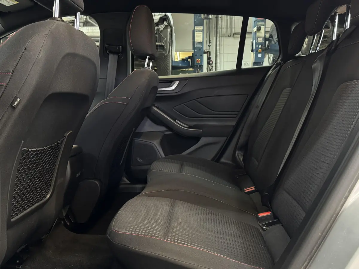 1.0 EcoBoost MildHybrid ST Line | ACC | Camera | Navi | Carplay | Clima | PDC voor + achter | Lm velgen | ( Vestiging - Vianen, 0347-371248 )