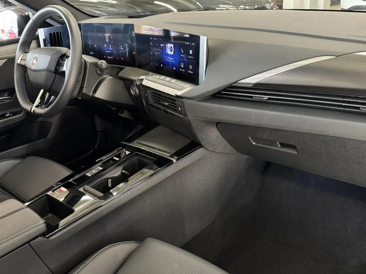 1.2 Turbo Ultimate | Panodak|  Navigatie | Airco-Ecc | Camera |Carplay | Stoelen-pakket |  | Dodehoek detectie | LM velgen | ( Vestiging - Vianen )