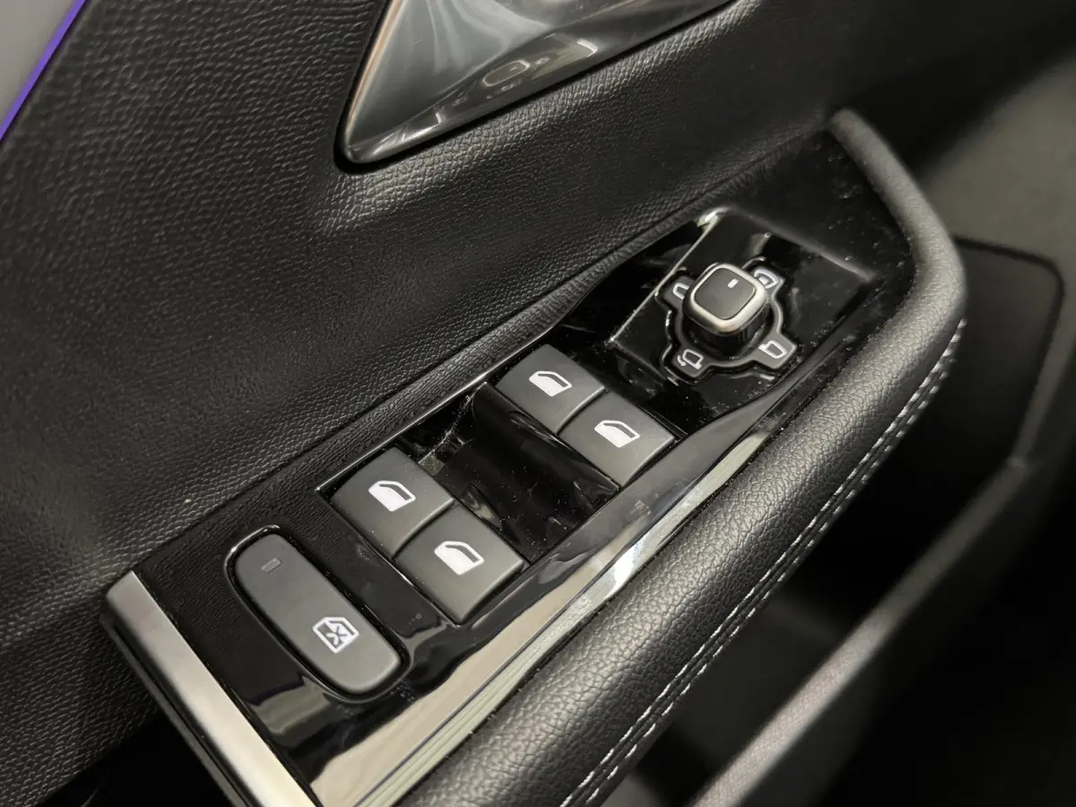1.2 Turbo Ultimate | Panodak|  Navigatie | Airco-Ecc | Camera |Carplay | Stoelen-pakket |  | Dodehoek detectie | LM velgen | ( Vestiging - Vianen )