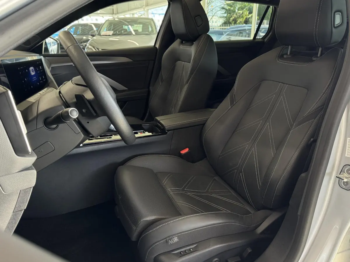 1.2 Turbo Ultimate | Panodak|  Navigatie | Airco-Ecc | Camera |Carplay | Stoelen-pakket |  | Dodehoek detectie | LM velgen | ( Vestiging - Vianen )