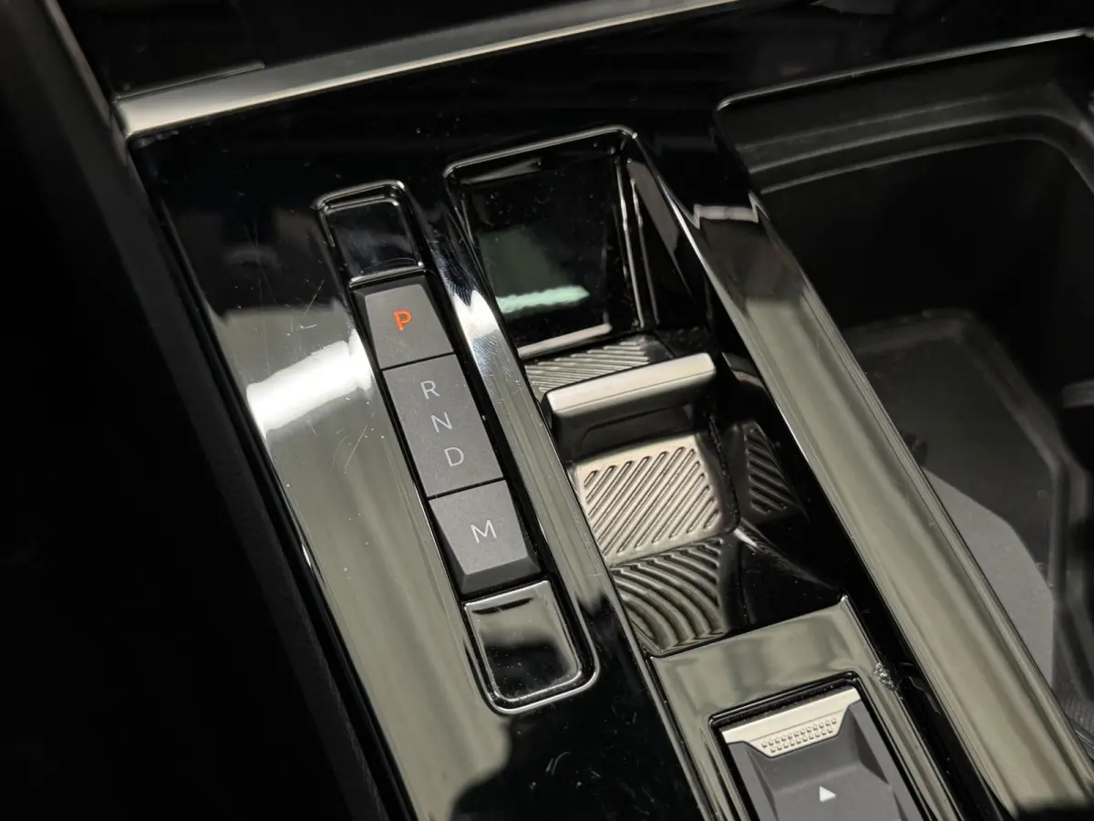 1.2 Turbo Ultimate | Panodak|  Navigatie | Airco-Ecc | Camera |Carplay | Stoelen-pakket |  | Dodehoek detectie | LM velgen | ( Vestiging - Vianen )