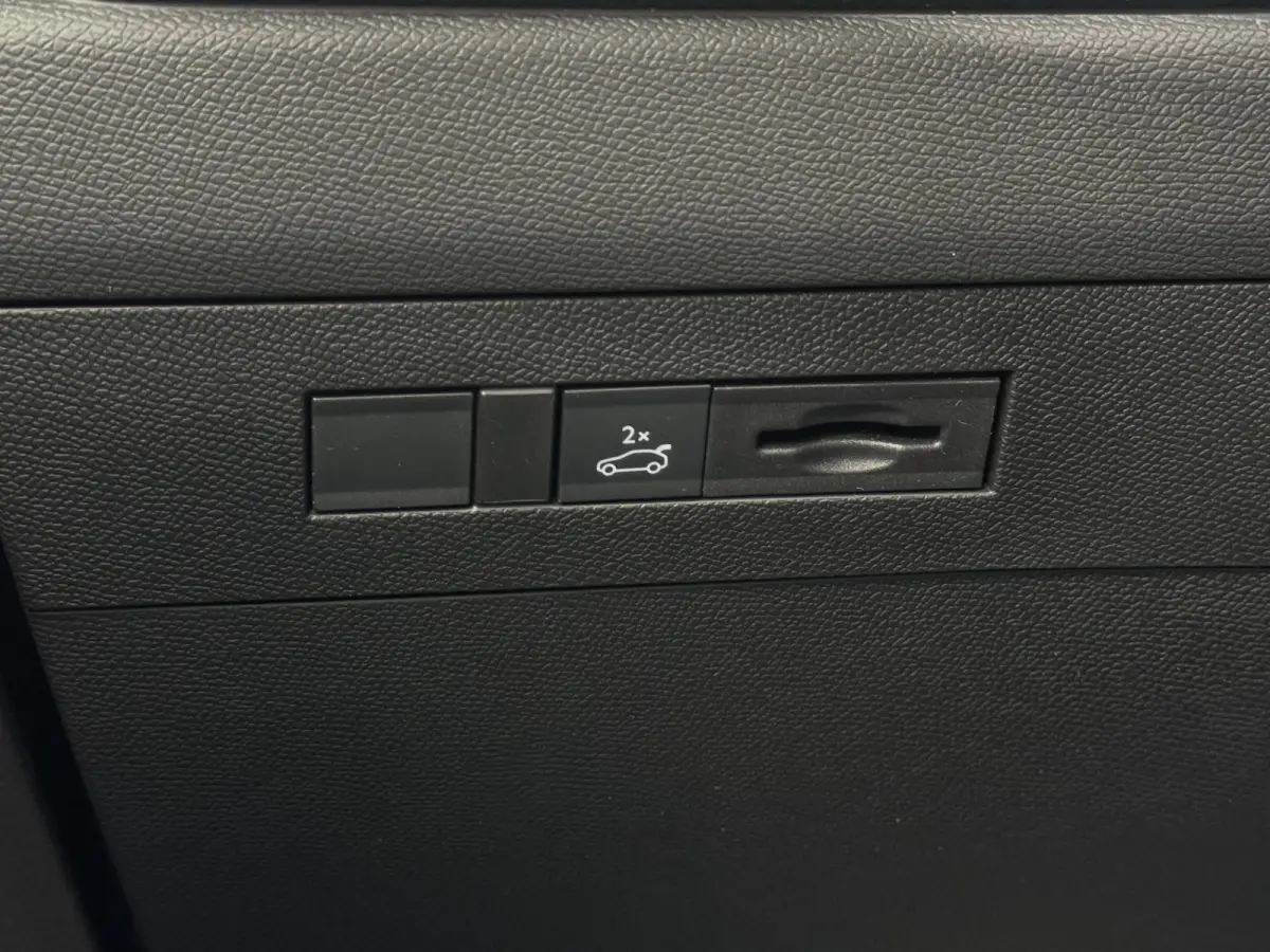 1.2 Turbo Ultimate | Panodak|  Navigatie | Airco-Ecc | Camera |Carplay | Stoelen-pakket |  | Dodehoek detectie | LM velgen | ( Vestiging - Vianen )