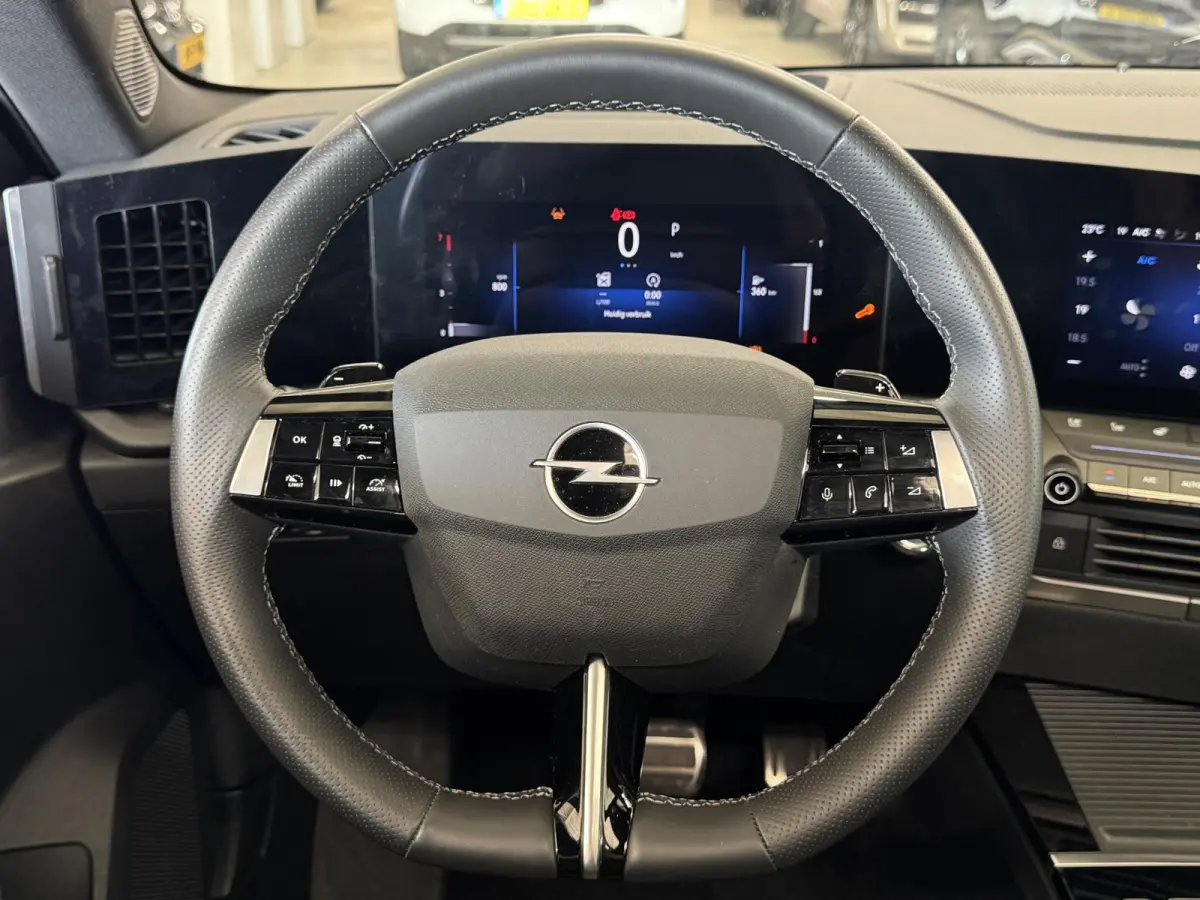 1.2 Turbo Ultimate | Panodak|  Navigatie | Airco-Ecc | Camera |Carplay | Stoelen-pakket |  | Dodehoek detectie | LM velgen | ( Vestiging - Vianen )