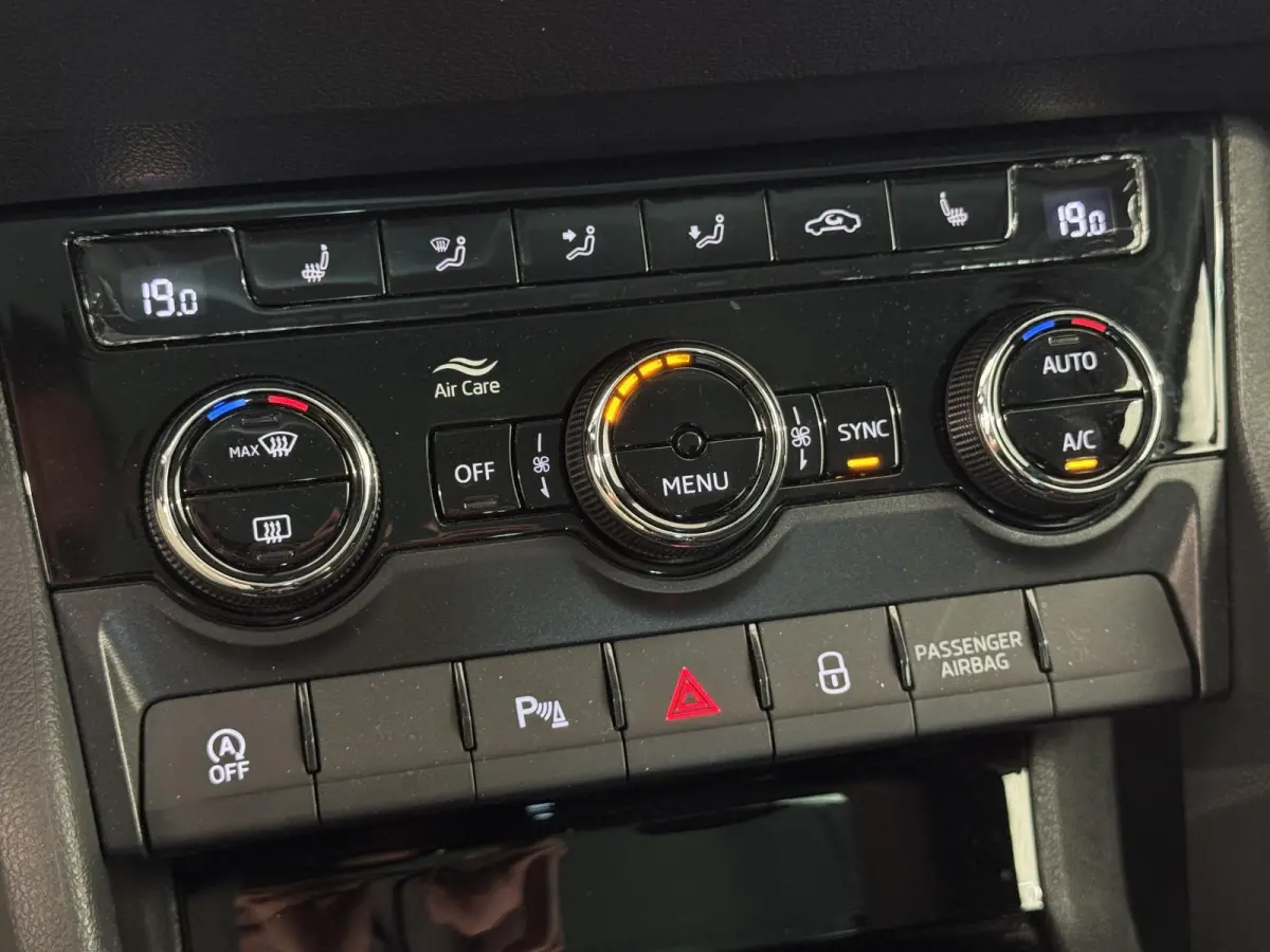 1.0 TSI Ambition | Automaat | Camera | Navi | Cruise | Clima | Elektrische achterklep | ( Vestiging - Nieuwegein )
