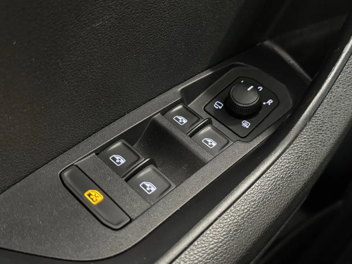 1.0 TSI Ambition | Automaat | Camera | Navi | Cruise | Clima | Elektrische achterklep | ( Vestiging - Nieuwegein )