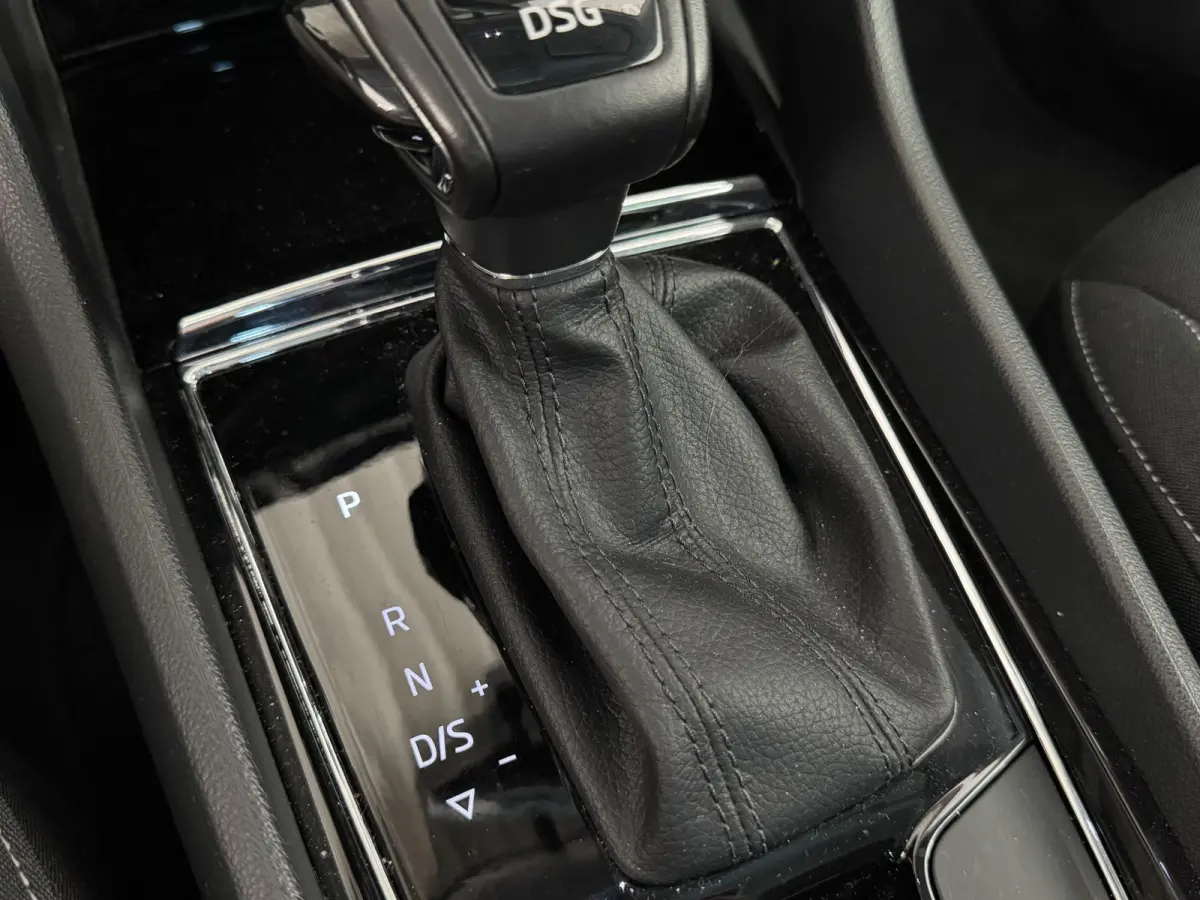 1.0 TSI Ambition | Automaat | Camera | Navi | Cruise | Clima | Elektrische achterklep | ( Vestiging - Nieuwegein )