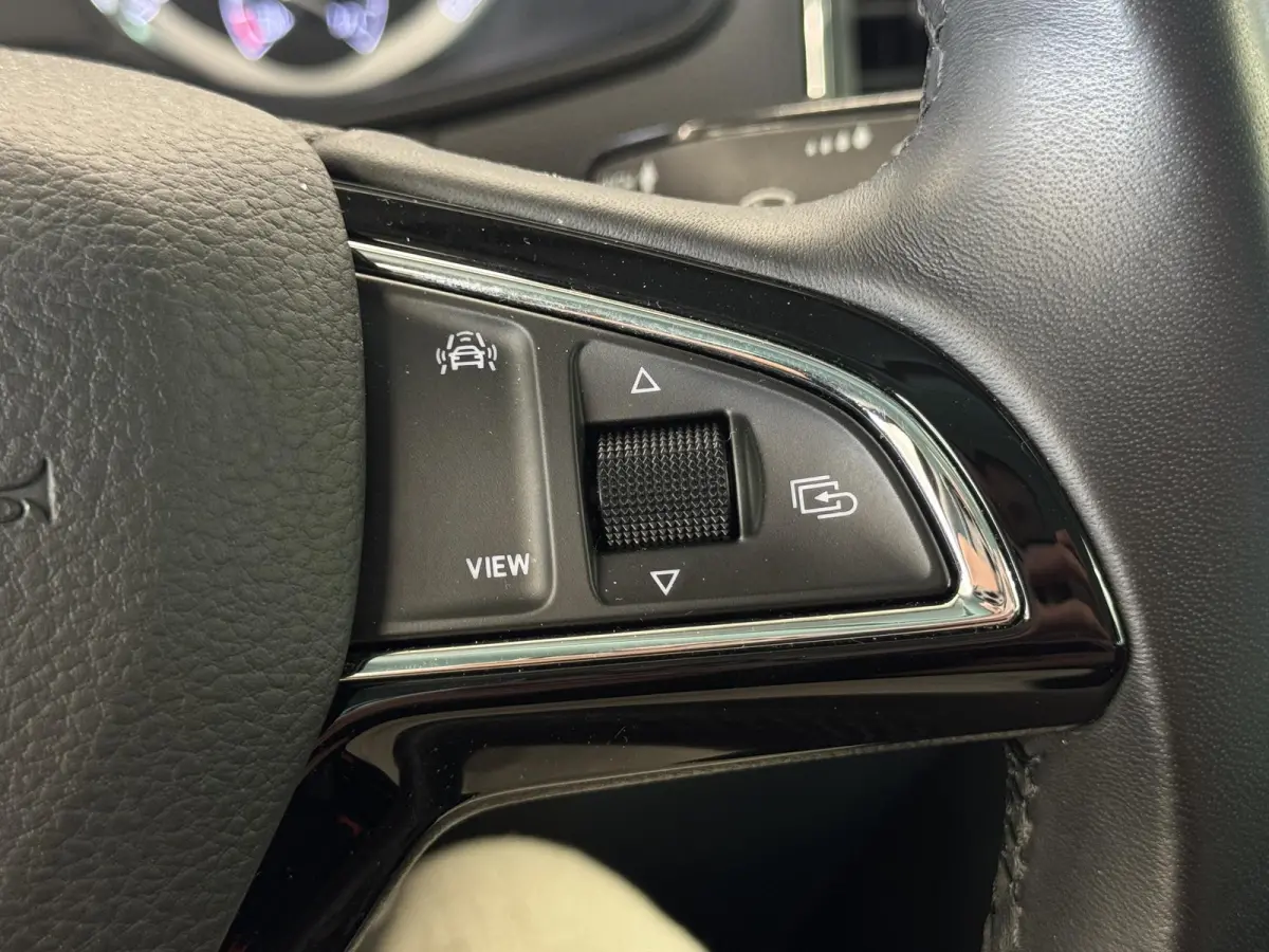 1.0 TSI Ambition | Automaat | Camera | Navi | Cruise | Clima | Elektrische achterklep | ( Vestiging - Nieuwegein )