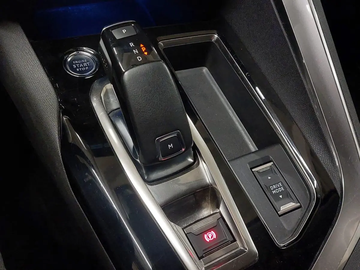 1.2 PureTech Active | Nieuwe APK! | 131PK | Automaat | Navigatie | LM-Velgen | Airco-Ecc | Camera+PDC | LED ( Vestiging -Vianen )