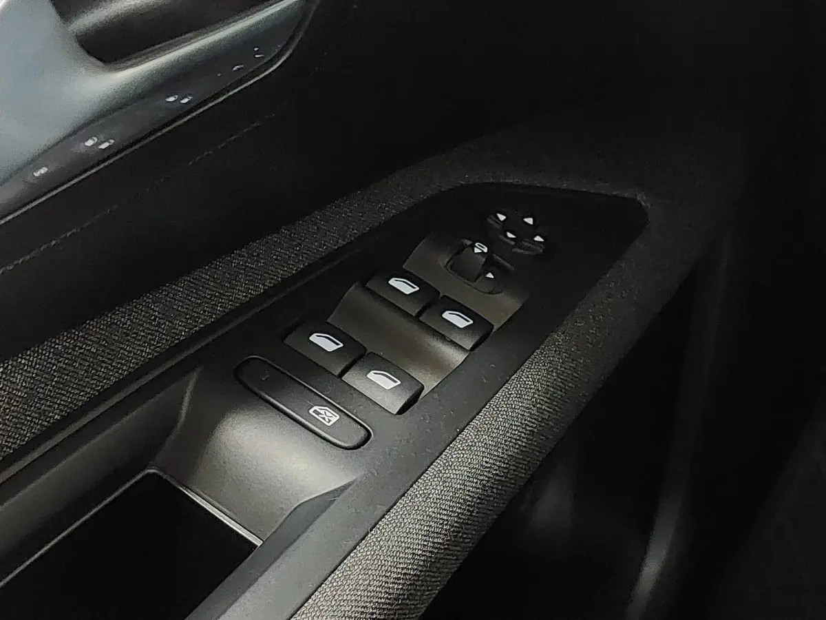 1.2 PureTech Active | Nieuwe APK! | 131PK | Automaat | Navigatie | LM-Velgen | Airco-Ecc | Camera+PDC | LED ( Vestiging -Vianen )