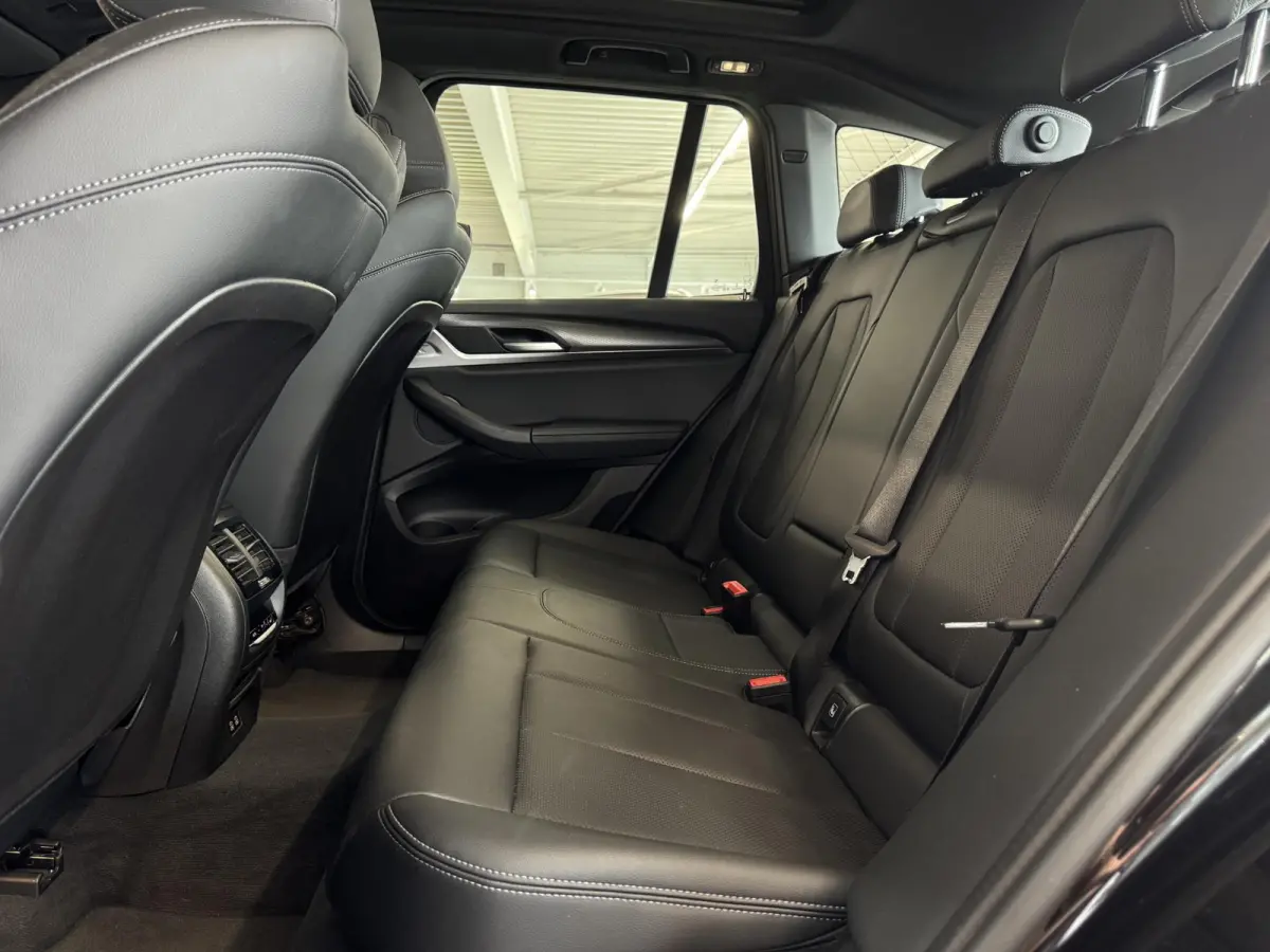 xDrive30e High Executive | M Sport | Pano | Camera | Navi | Leer | Elektr. Stoel + Memory | Navi ( Vestiging - Vianen )