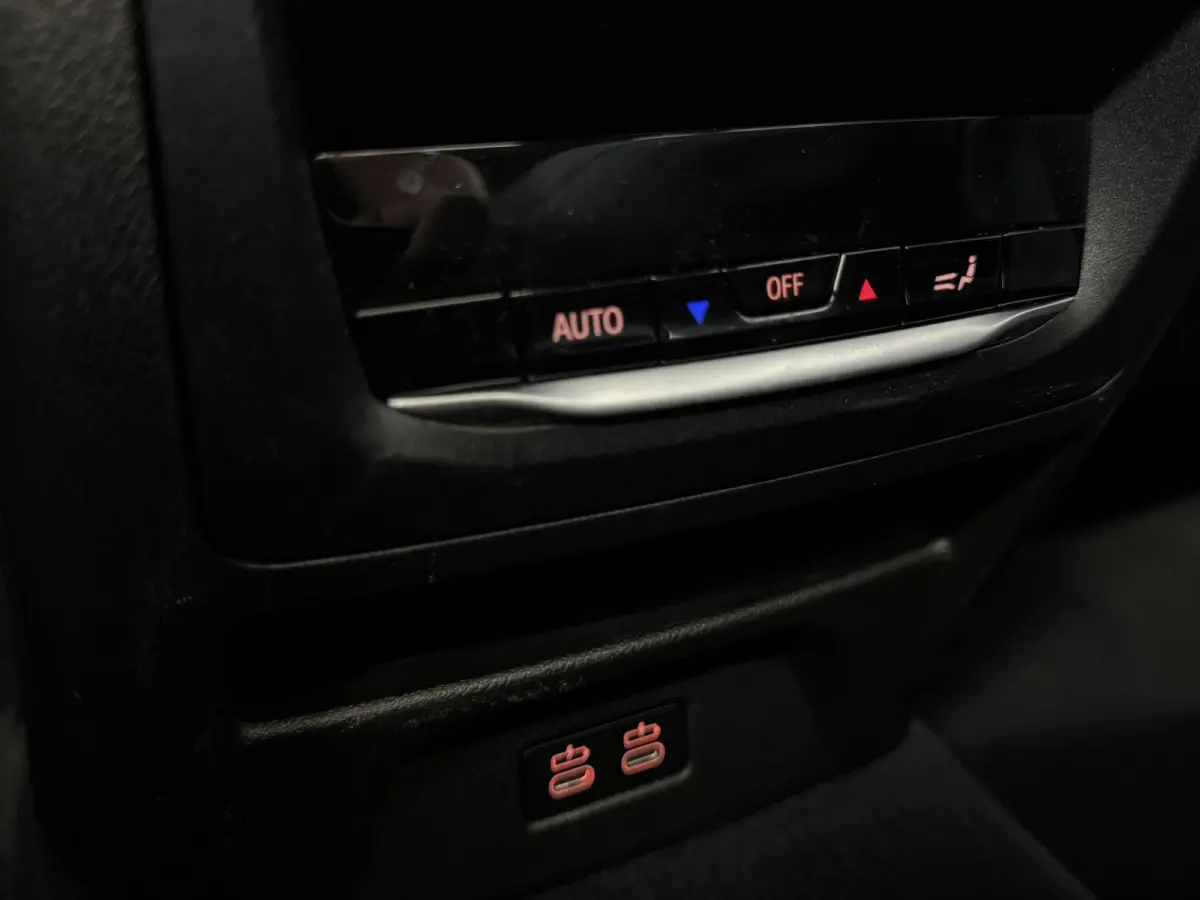 xDrive30e High Executive | M Sport | Pano | Camera | Navi | Leer | Elektr. Stoel + Memory | Navi ( Vestiging - Vianen )