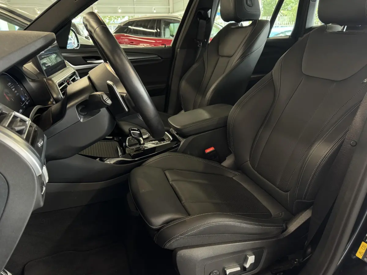 xDrive30e High Executive | M Sport | Pano | Camera | Navi | Leer | Elektr. Stoel + Memory | Navi ( Vestiging - Vianen )