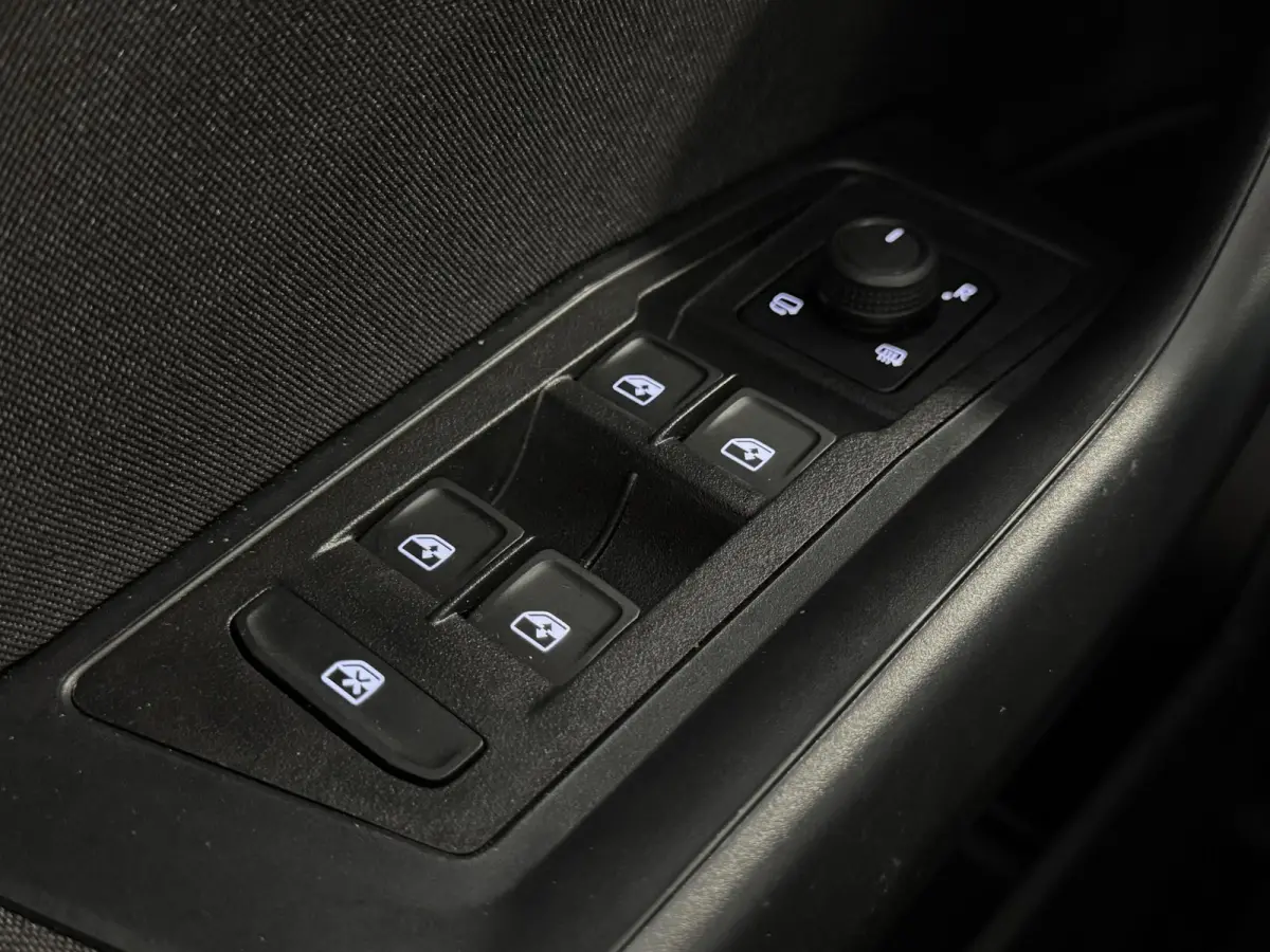 1.0 TSI Life | Clima | Carplay | PDC voor + achter | LM velgen | ( Vestiging - Nieuwegein )