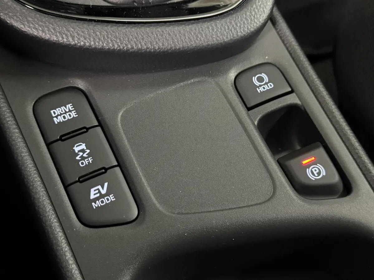 1.5 Hybrid 130pk Automaat Dynamic | NIEUW !| LED Verlichting | LM-Velgen |  Car play | | Camera | Climate Control | Stoel/Stuurwiel verwarming |  ( Vestiging - Vianen Tel: 0347-371248 )