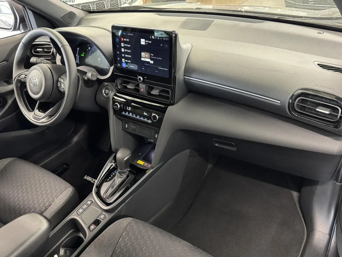 1.5 Hybrid 130pk Automaat Dynamic | NIEUW !| LED Verlichting | LM-Velgen |  Car play | | Camera | Climate Control | Stoel/Stuurwiel verwarming |  ( Vestiging - Vianen Tel: 0347-371248 )