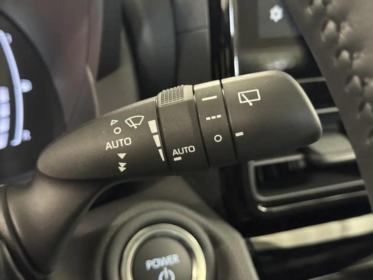 1.5 Hybrid 130pk Automaat Dynamic | NIEUW !| LED Verlichting | LM-Velgen |  Car play | | Camera | Climate Control | Stoel/Stuurwiel verwarming |  ( Vestiging - Vianen Tel: 0347-371248 )