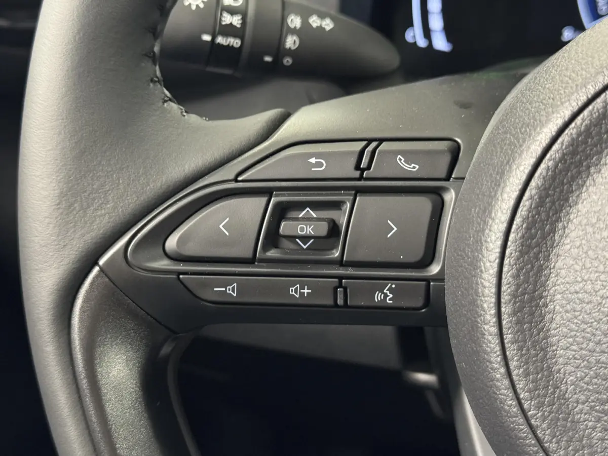 1.5 Hybrid 130pk Automaat Dynamic | NIEUW !| LED Verlichting | LM-Velgen |  Car play | | Camera | Climate Control | Stoel/Stuurwiel verwarming |  ( Vestiging - Vianen Tel: 0347-371248 )