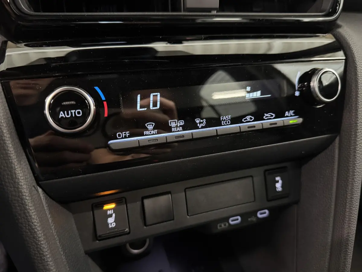 1.5 Hybrid 130pk Automaat Dynamic | NIEUW !| LED Verlichting | LM-Velgen |  Car play | | Camera | Climate Control | Stoel/Stuurwiel verwarming |  ( Vestiging - Vianen Tel: 0347-371248 )