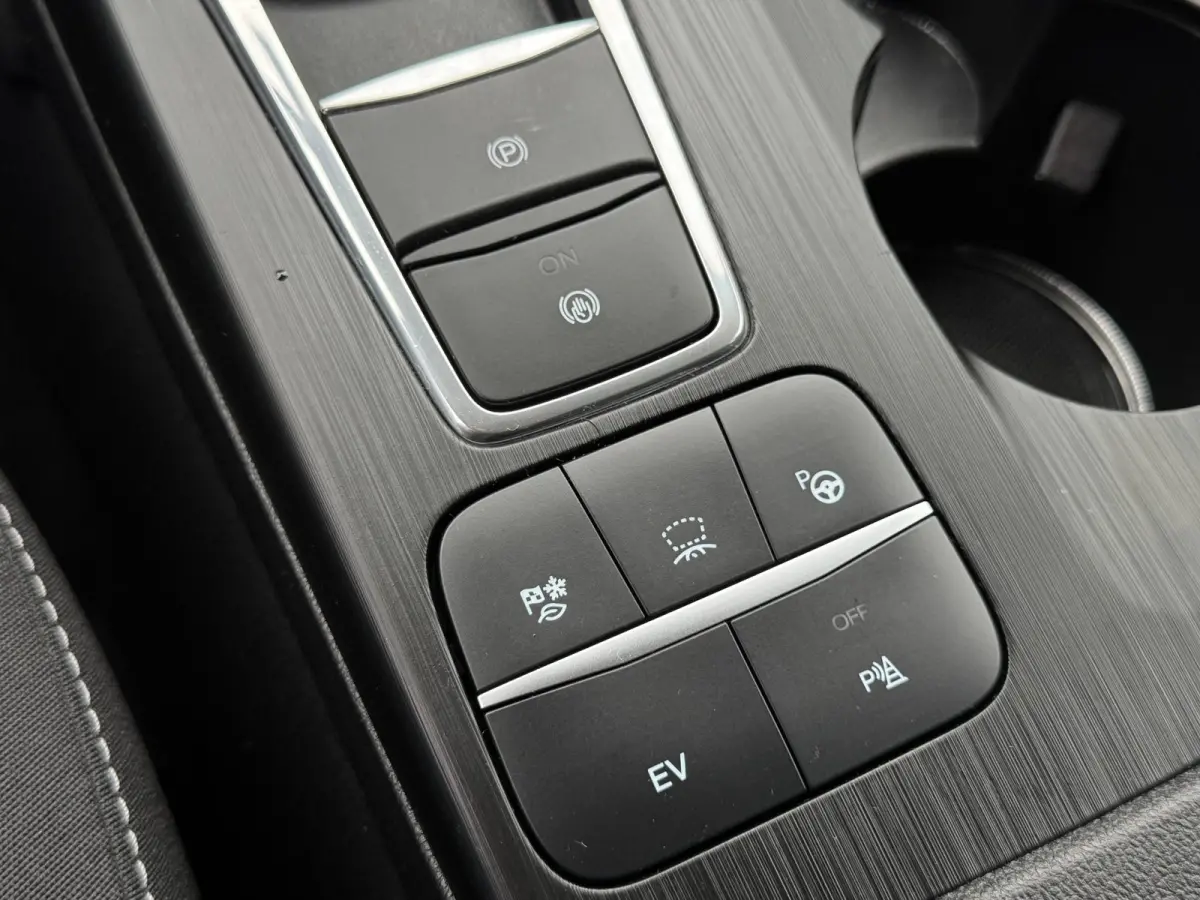 2.5 PHEV Titanium | Winterpakket | Navi | Camera | Clima | Cruise Control ( Vestiging - Nieuwegein )