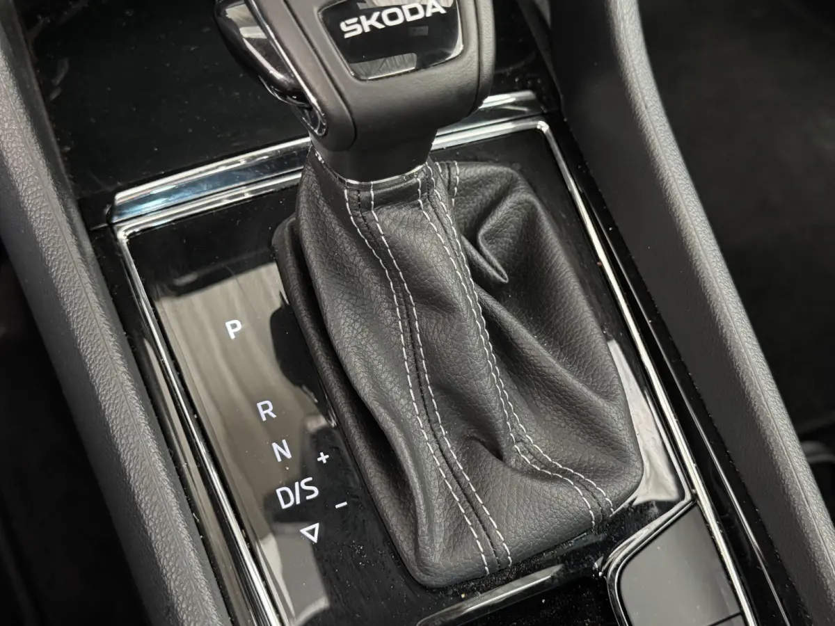 1.5 TSI Sportline | Pano | Clima | Stuur/Stoelverwarming | Cruise | Carplay | Navi | ( Vestiging - Nieuwegein)