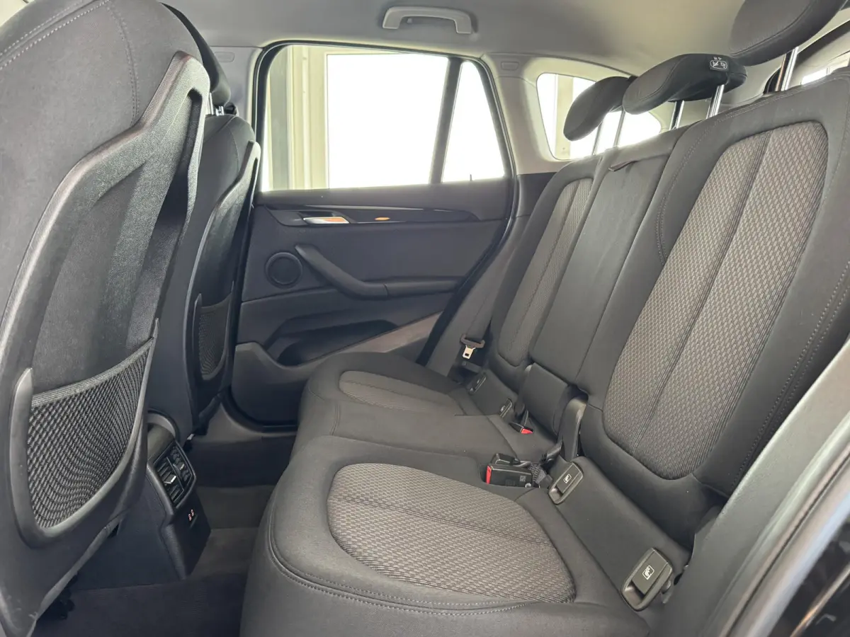 sDrive18iA High Executive | Cruise Control | Camera | Navigatie | Stoelverwarming | LM-Velgen | Climate Control | Elektrisch bedienbare Achterklep | PDC | LED Verlichting ( Vestiging - Viane