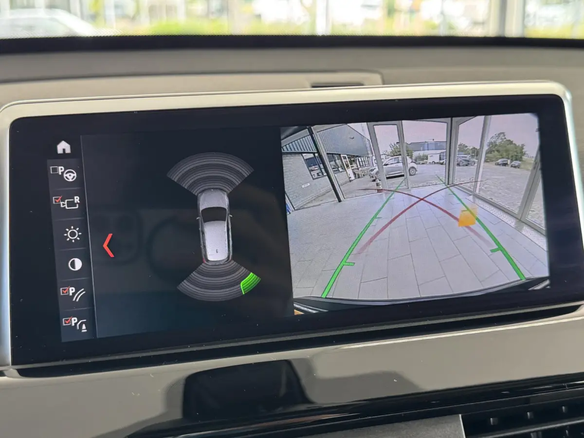 sDrive18iA High Executive | Cruise Control | Camera | Navigatie | Stoelverwarming | LM-Velgen | Climate Control | Elektrisch bedienbare Achterklep | PDC | LED Verlichting ( Vestiging - Viane