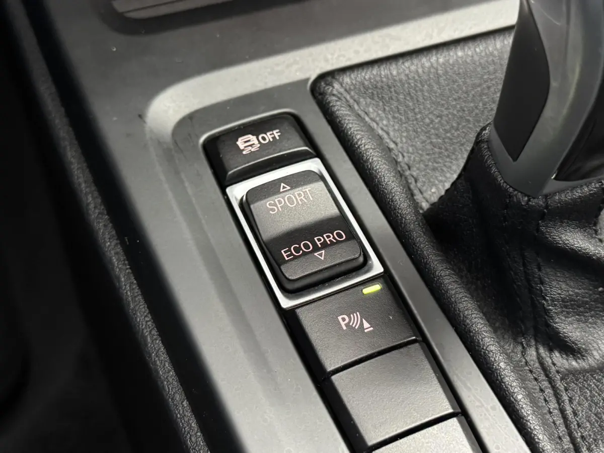 sDrive18iA High Executive | Cruise Control | Camera | Navigatie | Stoelverwarming | LM-Velgen | Climate Control | Elektrisch bedienbare Achterklep | PDC | LED Verlichting ( Vestiging - Viane