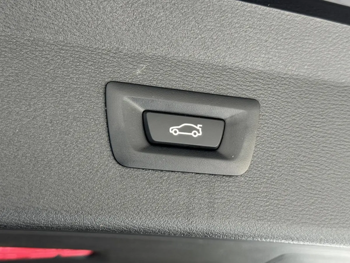 sDrive18iA High Executive | Cruise Control | Camera | Navigatie | Stoelverwarming | LM-Velgen | Climate Control | Elektrisch bedienbare Achterklep | PDC | LED Verlichting ( Vestiging - Viane