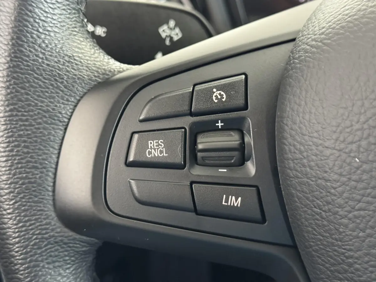 sDrive18iA High Executive | Cruise Control | Camera | Navigatie | Stoelverwarming | LM-Velgen | Climate Control | Elektrisch bedienbare Achterklep | PDC | LED Verlichting ( Vestiging - Viane