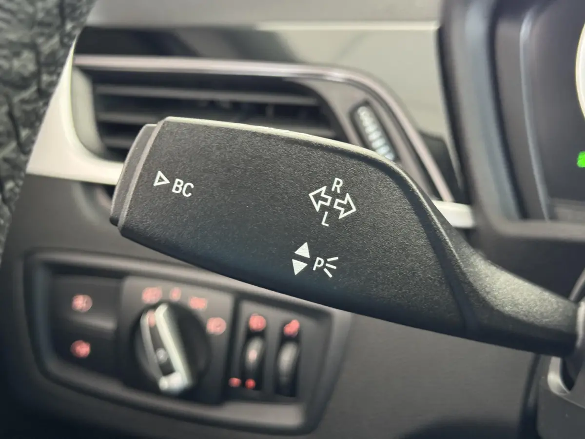 sDrive18iA High Executive | Cruise Control | Camera | Navigatie | Stoelverwarming | LM-Velgen | Climate Control | Elektrisch bedienbare Achterklep | PDC | LED Verlichting ( Vestiging - Viane