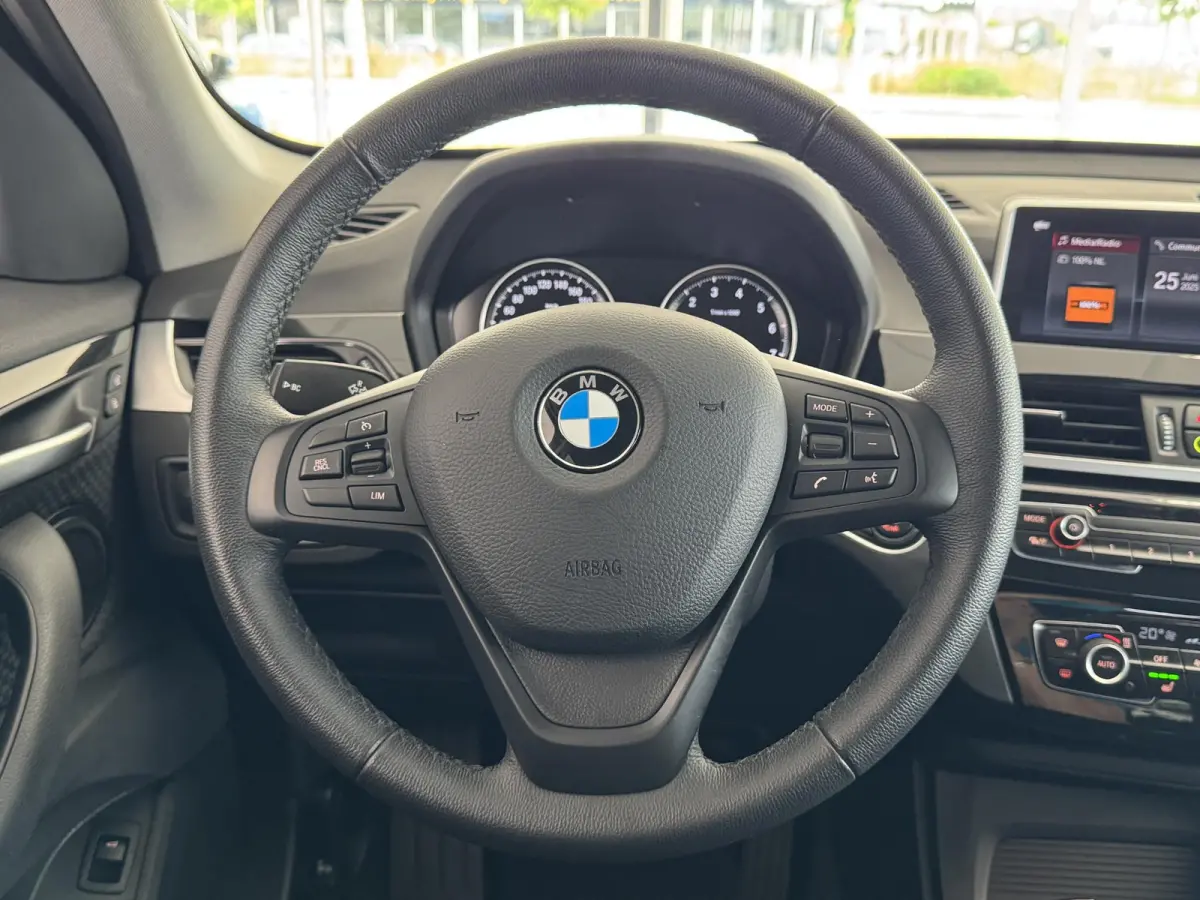 sDrive18iA High Executive | Cruise Control | Camera | Navigatie | Stoelverwarming | LM-Velgen | Climate Control | Elektrisch bedienbare Achterklep | PDC | LED Verlichting ( Vestiging - Viane