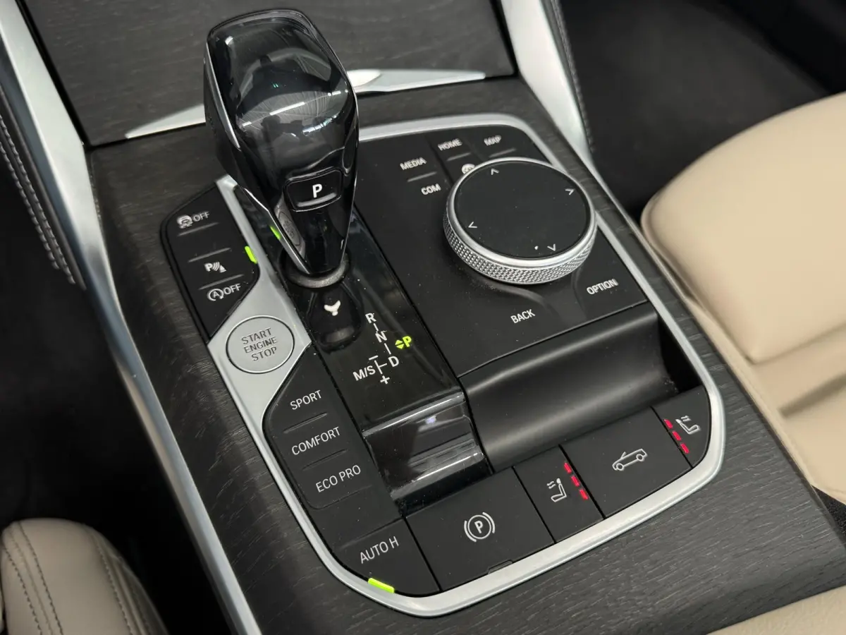 420i High Executive | M Sport | HK| NL Auto | Laser | HUD| ACC | Stoel + Stuurwielverw. | Carplay | Navi | Lm velgen ( Vestiging - Nieuwegein )