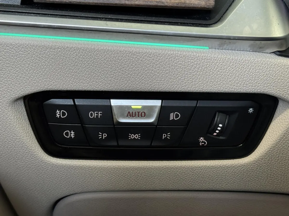 420i High Executive | M Sport | HK| NL Auto | Laser | HUD| ACC | Stoel + Stuurwielverw. | Carplay | Navi | Lm velgen ( Vestiging - Nieuwegein )