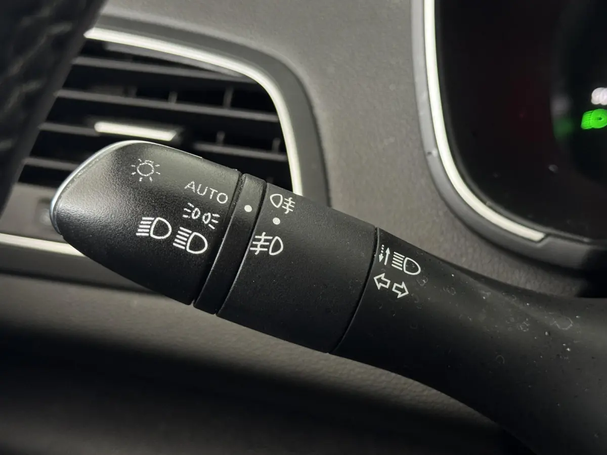 1.3 TCe Intens | Automaat | PDC | Airco | Bluetooth | Cruise | Navi | ( Vestiging - Vianen )