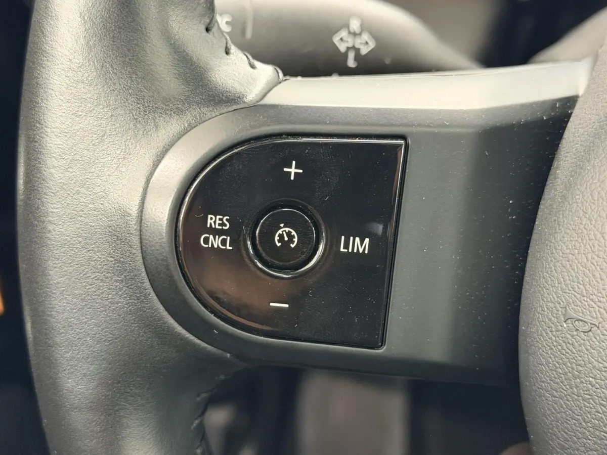 1.5 Cooper Yours | Pano | Leer | Stoelverw. | HUD | Navi | LED | Camera ( Vestiging - Nieuwegein )