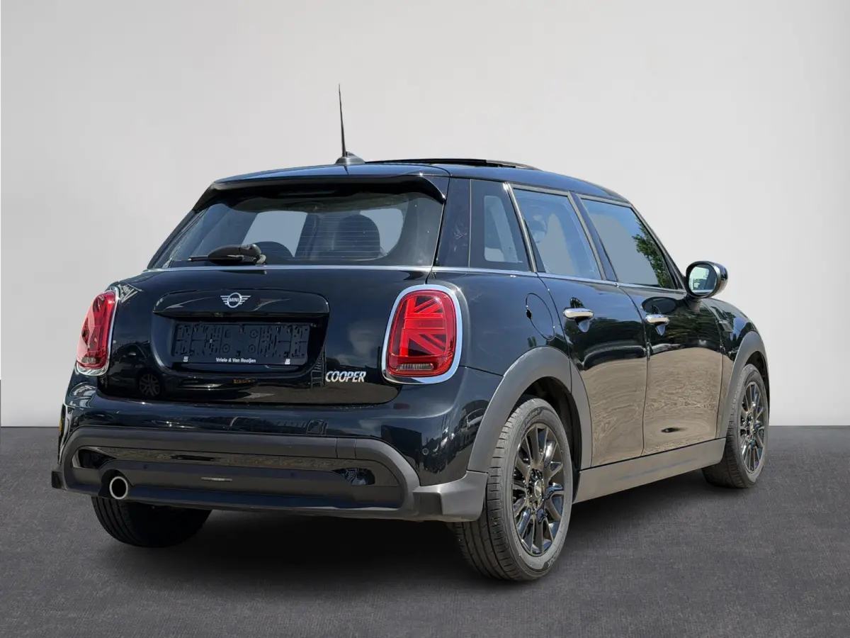 1.5 Cooper Yours | Pano | Leer | Stoelverw. | HUD | Navi | LED | Camera ( Vestiging - Nieuwegein )