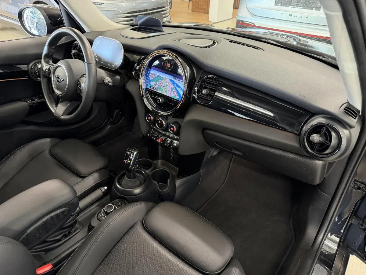 1.5 Cooper Yours | Pano | Leer | Stoelverw. | HUD | Navi | LED | Camera ( Vestiging - Nieuwegein )