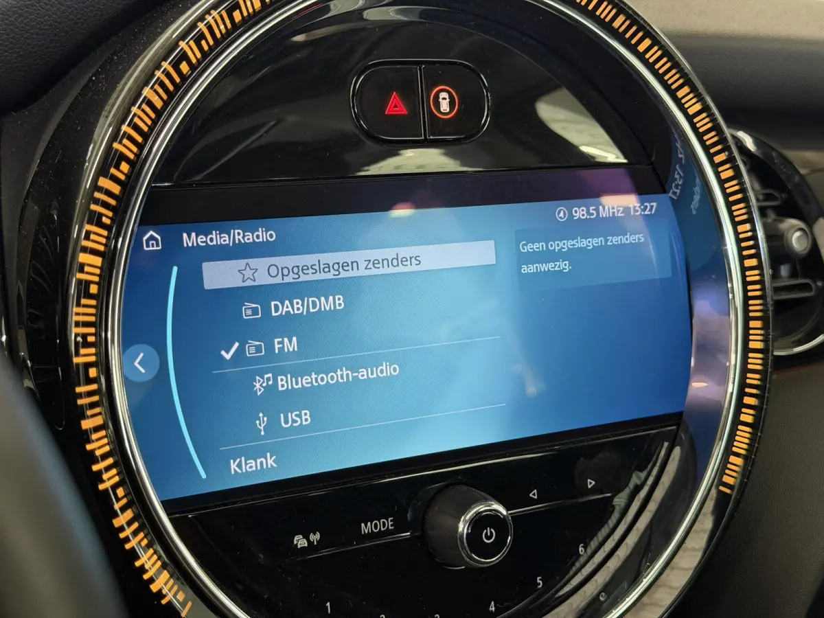 1.5 Cooper Yours | Pano | Leer | Stoelverw. | HUD | Navi | LED | Camera ( Vestiging - Nieuwegein )